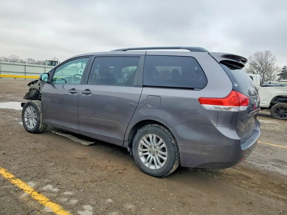 2012 TOYOTA SIENNA XLE 8-PASSENGER  