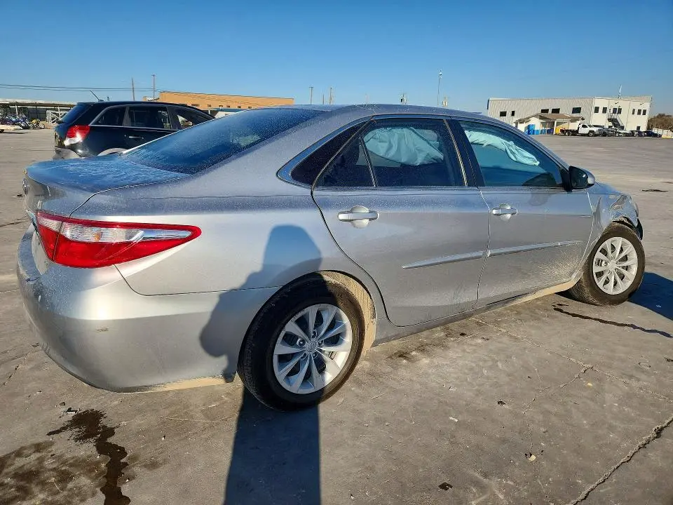 2016 TOYOTA CAMRY LE  