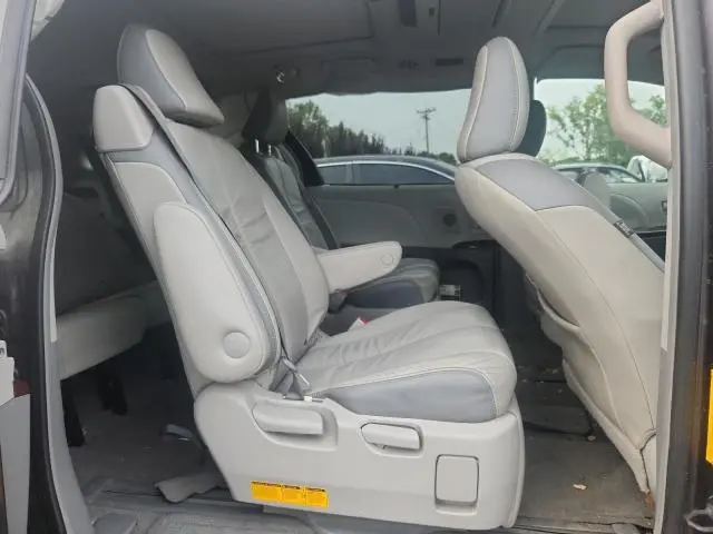 2011 TOYOTA SIENNA XLE  