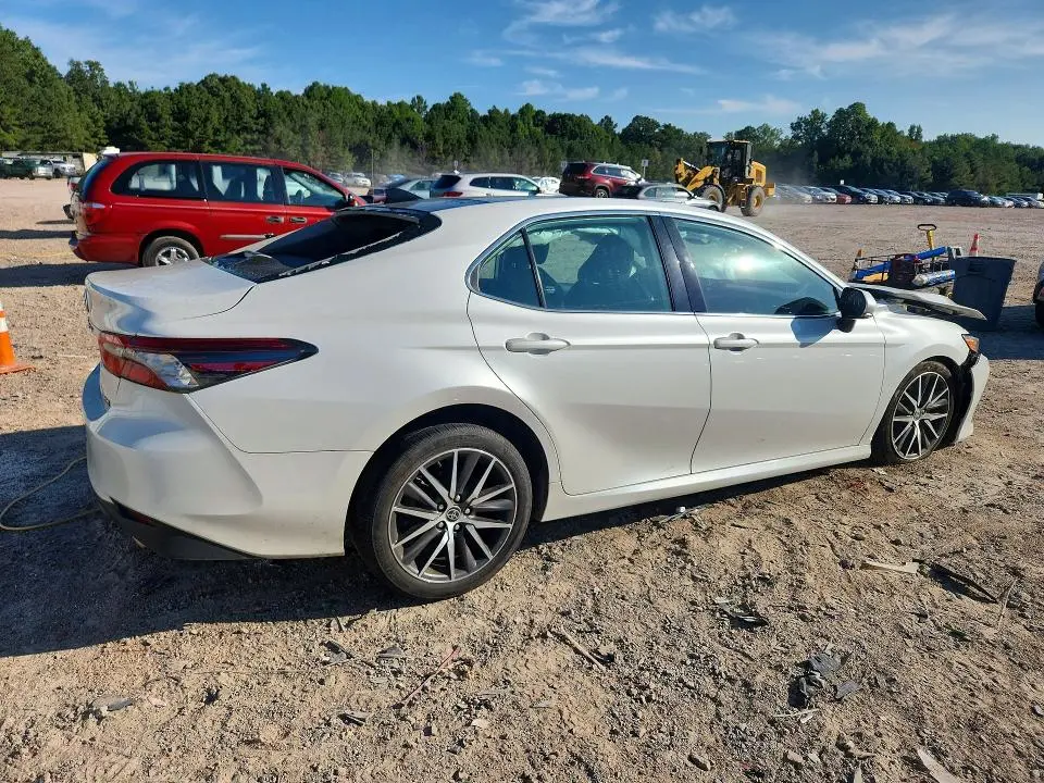 2023 TOYOTA CAMRY XLE  