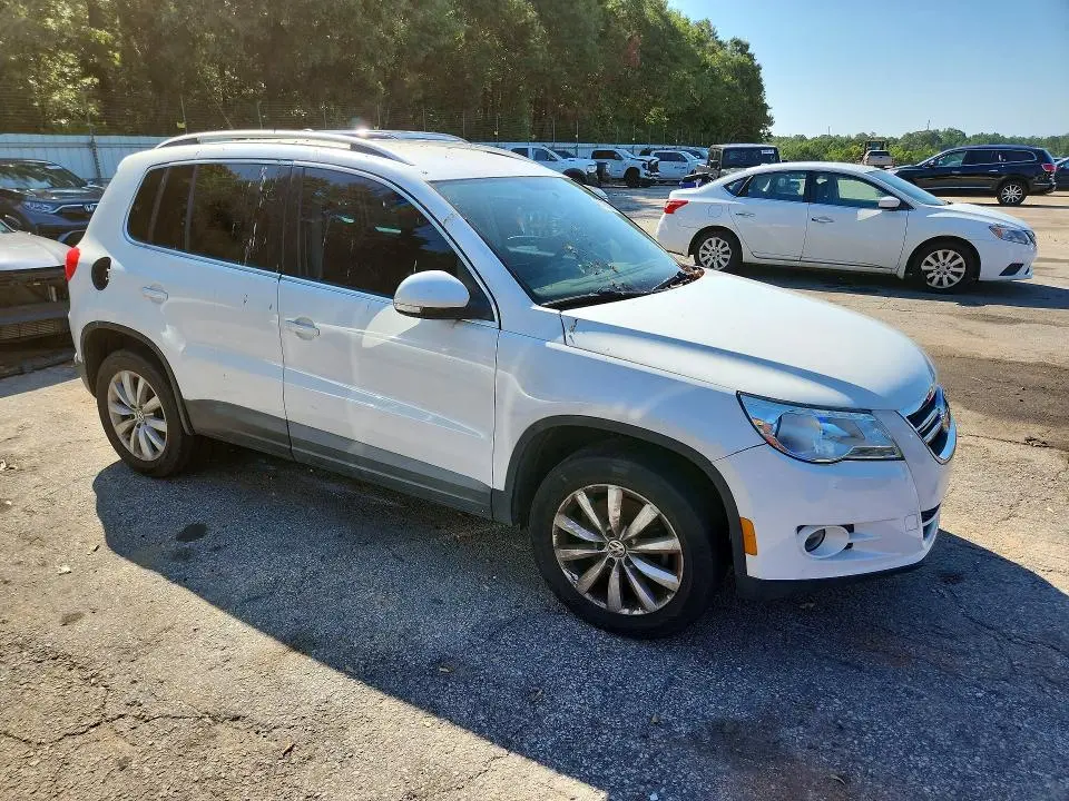 2011 VOLKSWAGEN TIGUAN S  