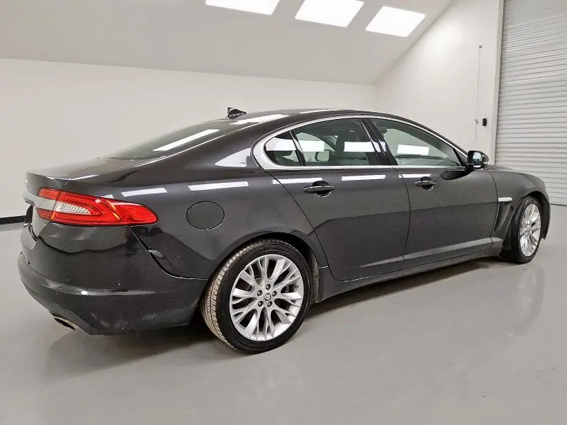 2013 JAGUAR XF   