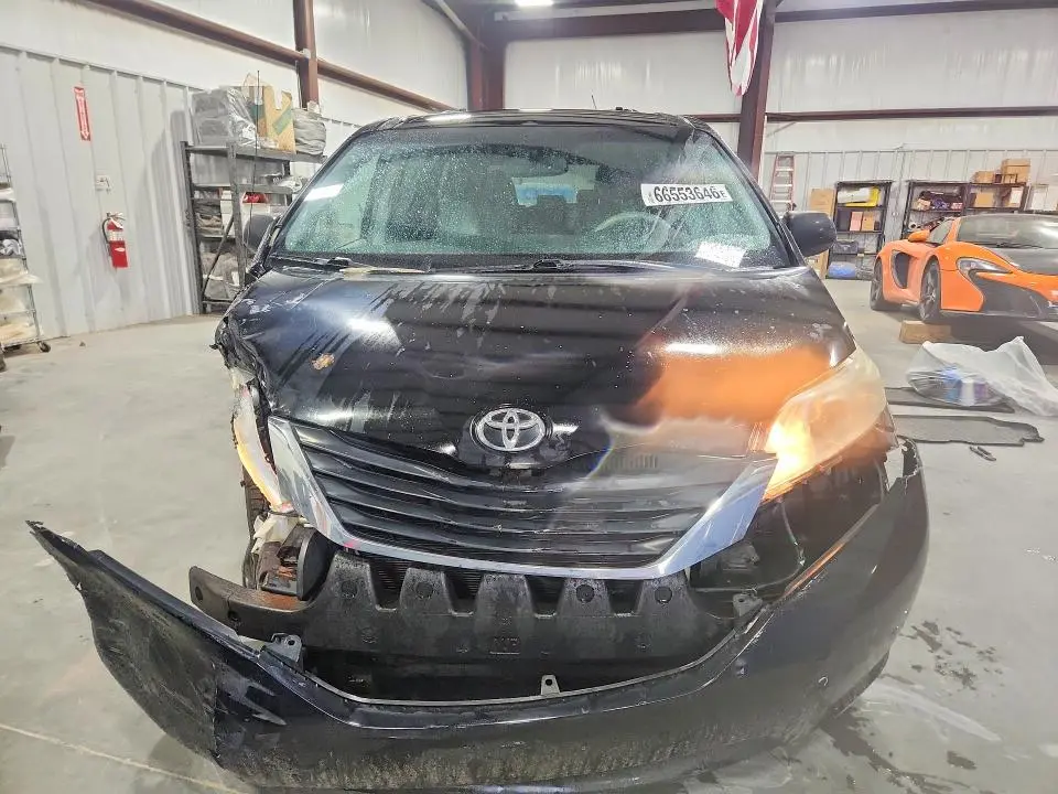 2011 TOYOTA SIENNA LE  