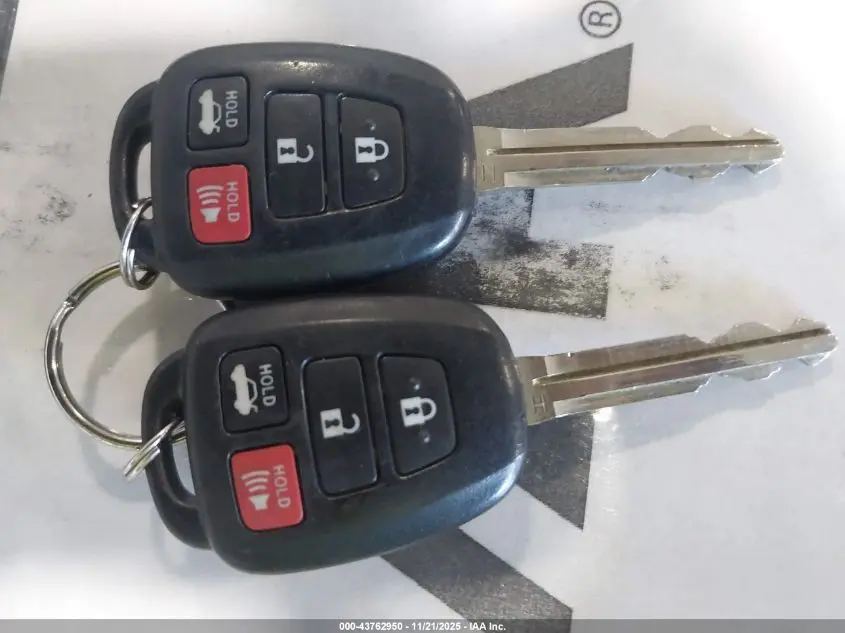 2016 TOYOTA CAMRY LE