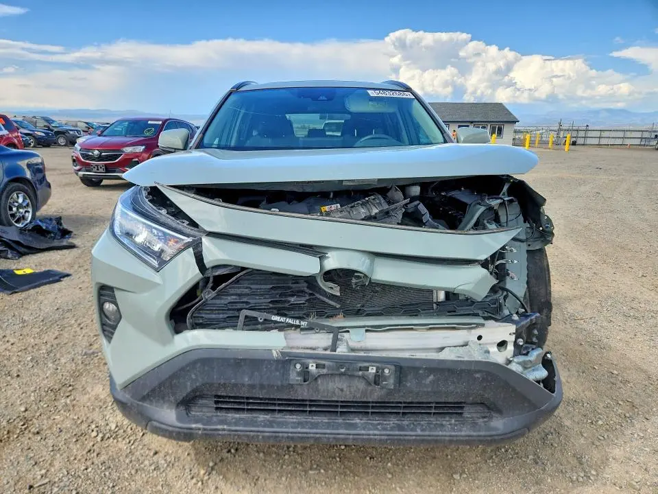 2021 TOYOTA RAV4 XLE  