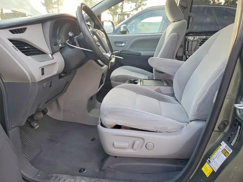 2020 TOYOTA SIENNA LE 8-PASSENGER  