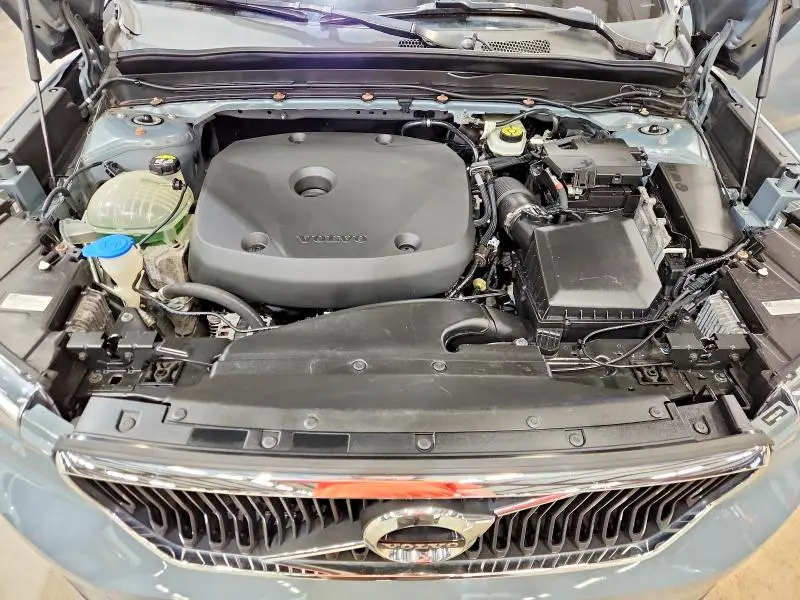2020 VOLVO XC40 T5 MOMENTUM  