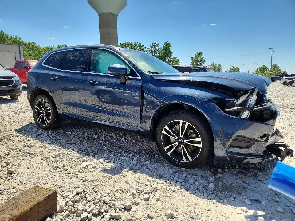 2020 VOLVO XC60 T6 MOMENTUM  