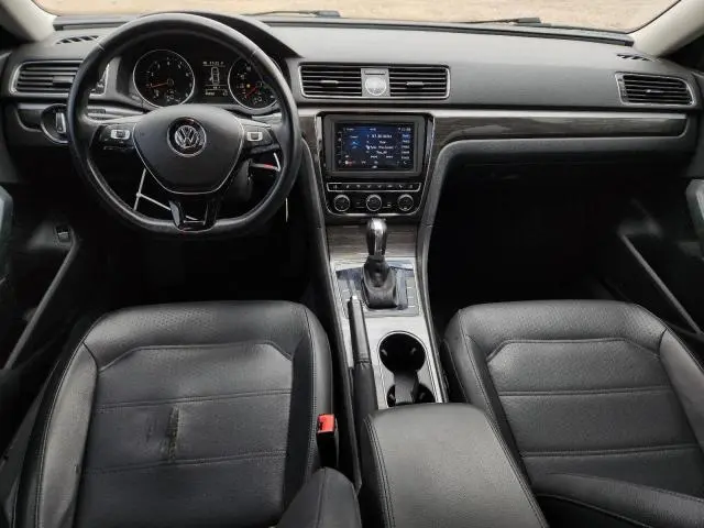 2016 VOLKSWAGEN PASSAT SE  