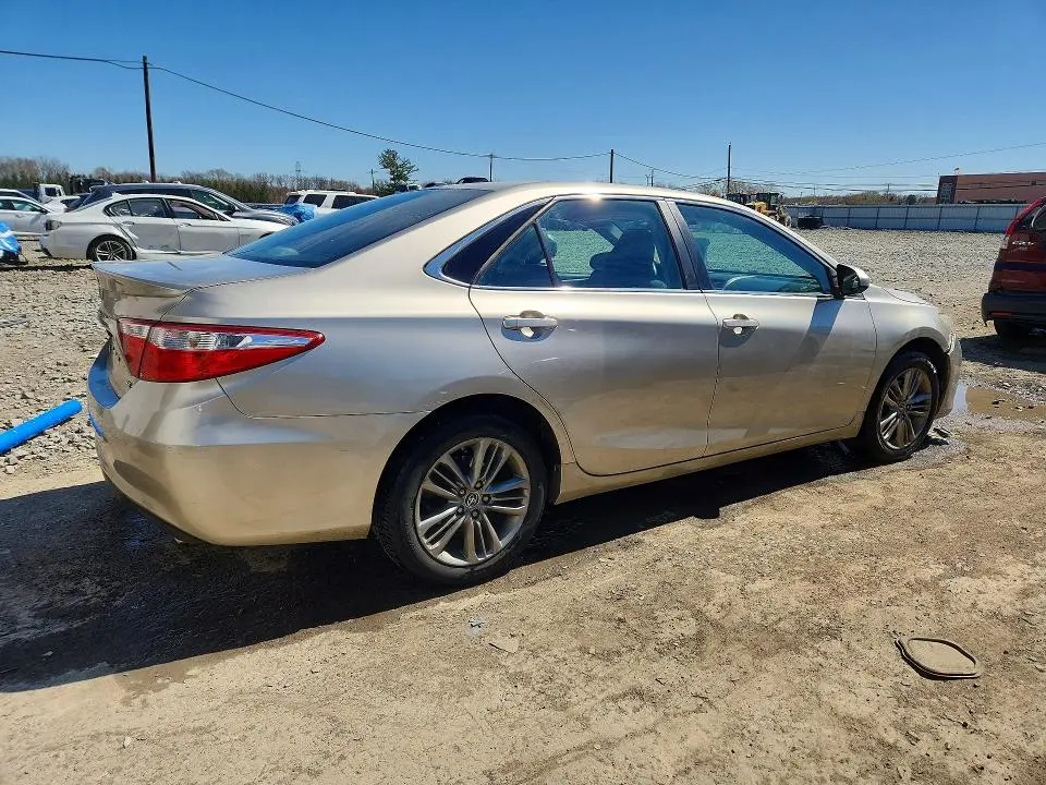 2016 TOYOTA CAMRY SE  