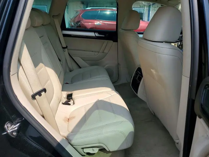 2012 VOLKSWAGEN TOUAREG V6  