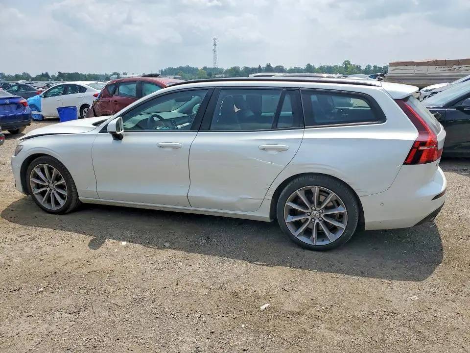 2019 VOLVO V60 T6 MOMENTUM  