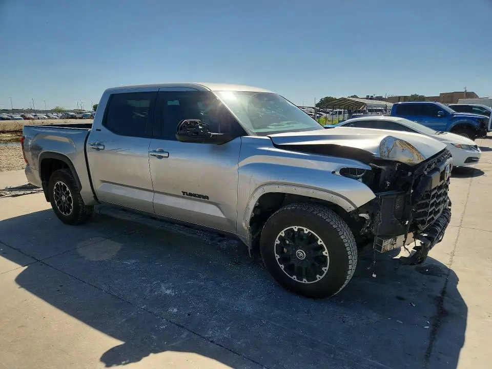 2022 TOYOTA TUNDRA SR5  