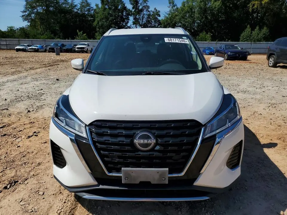 2022 NISSAN KICKS SV  