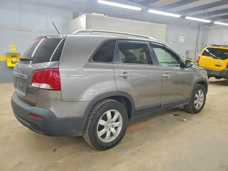 2013 KIA SORENTO LX  