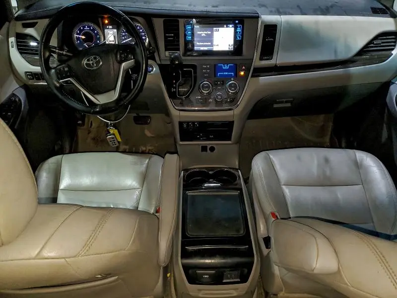 2016 TOYOTA SIENNA XLE  