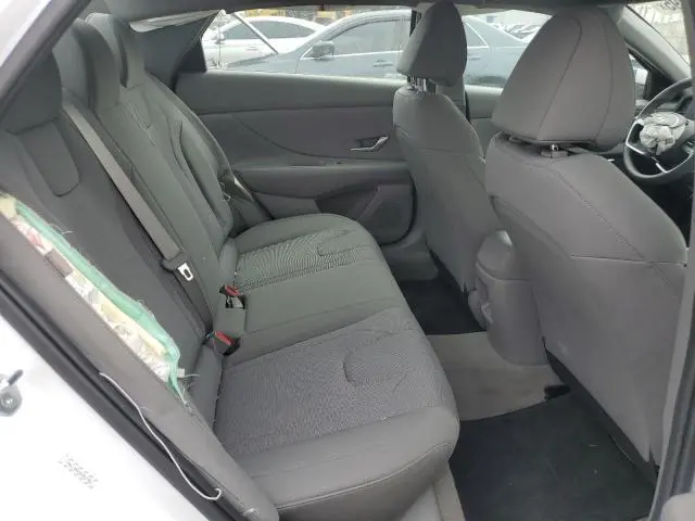 2024 HYUNDAI ELANTRA SE  