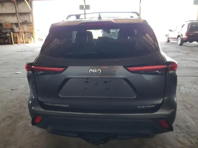 2022 TOYOTA HIGHLANDER XLE  