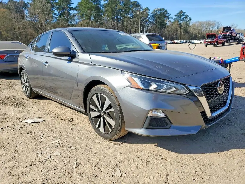 2022 NISSAN ALTIMA SV  