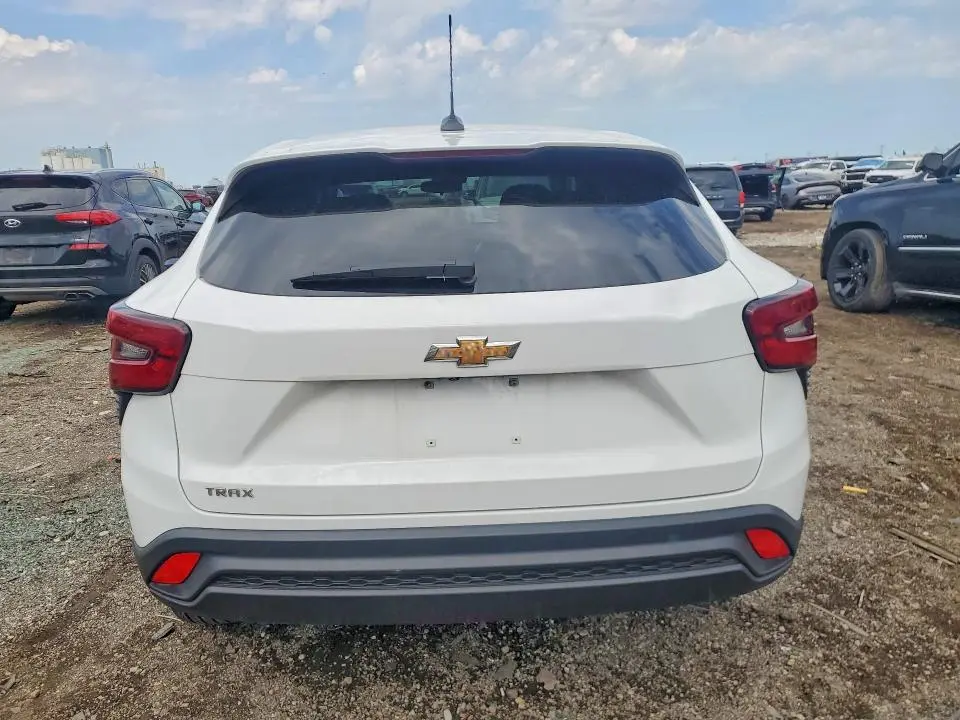 2024 CHEVROLET TRAX LS  