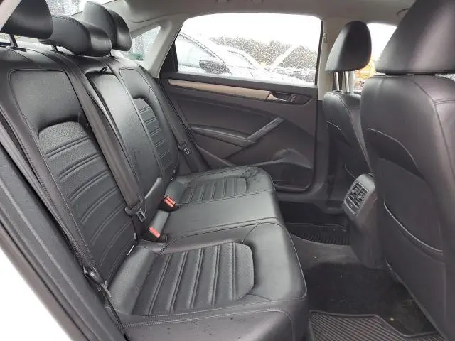 2015 VOLKSWAGEN PASSAT SE  