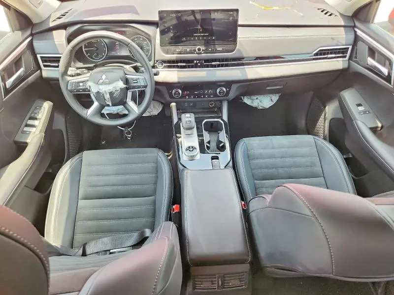 2025 MITSUBISHI OUTLANDER SE  