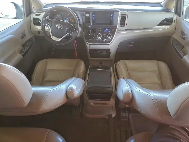 2015 TOYOTA SIENNA LE  