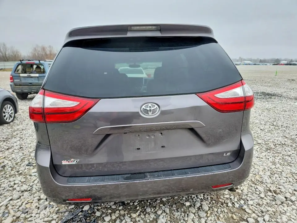 2015 TOYOTA SIENNA LE 8-PASSENGER  