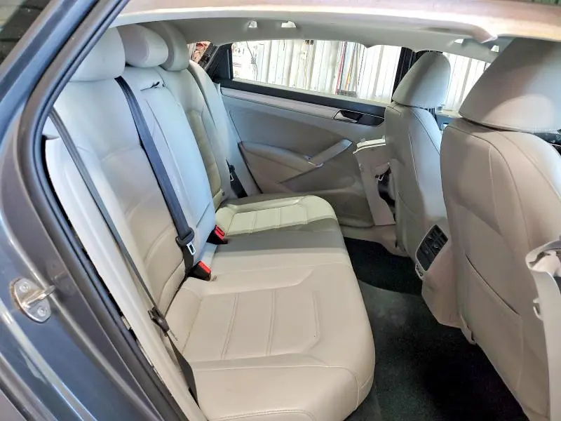 2019 VOLKSWAGEN PASSAT WOLFSBURG  
