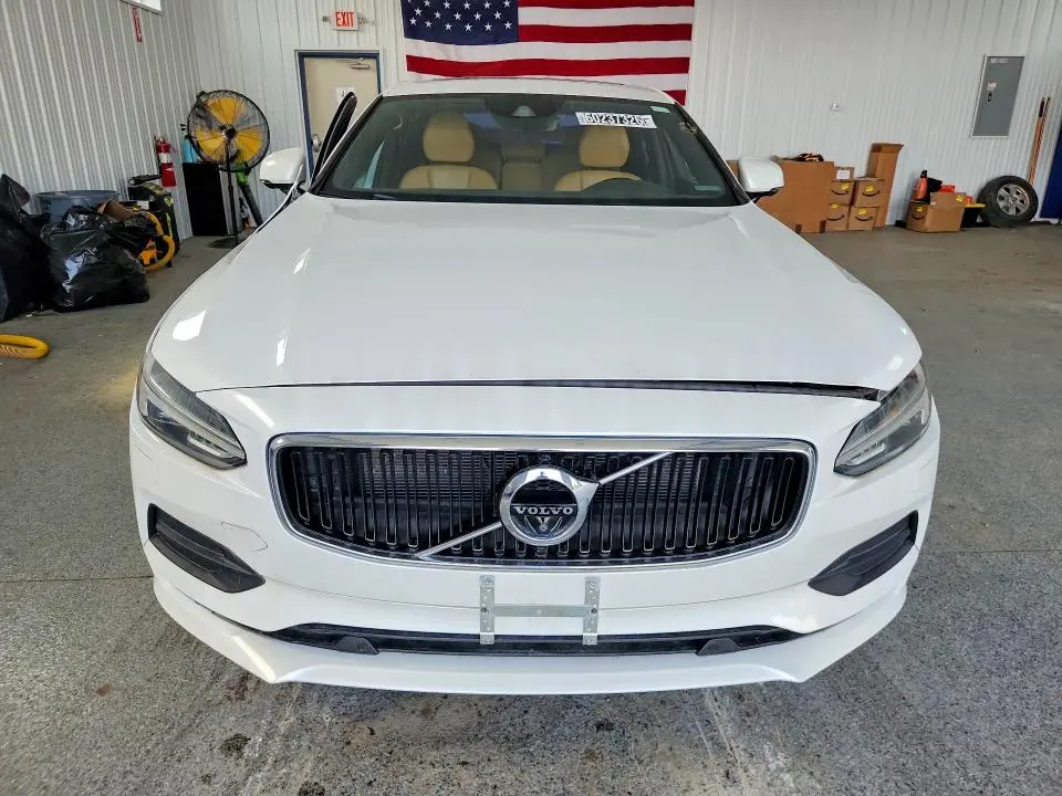 2018 VOLVO S90 T5 MOMENTUM  