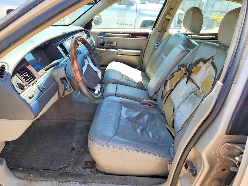 2010 LINCOLN TOWN CAR SIGNATURE LIMITED  