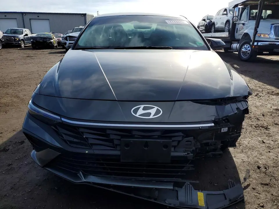 2024 HYUNDAI ELANTRA SE  