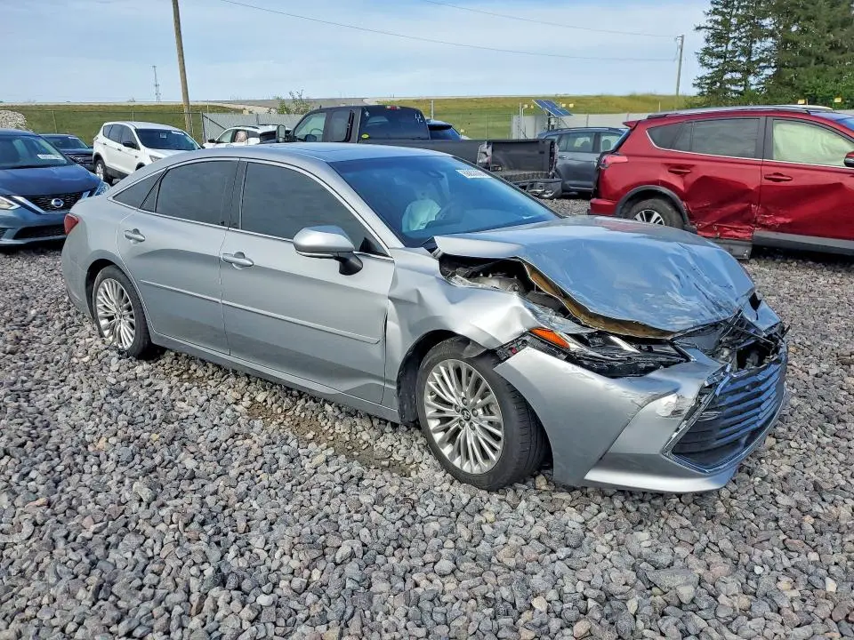 2019 TOYOTA AVALON LIMITED  