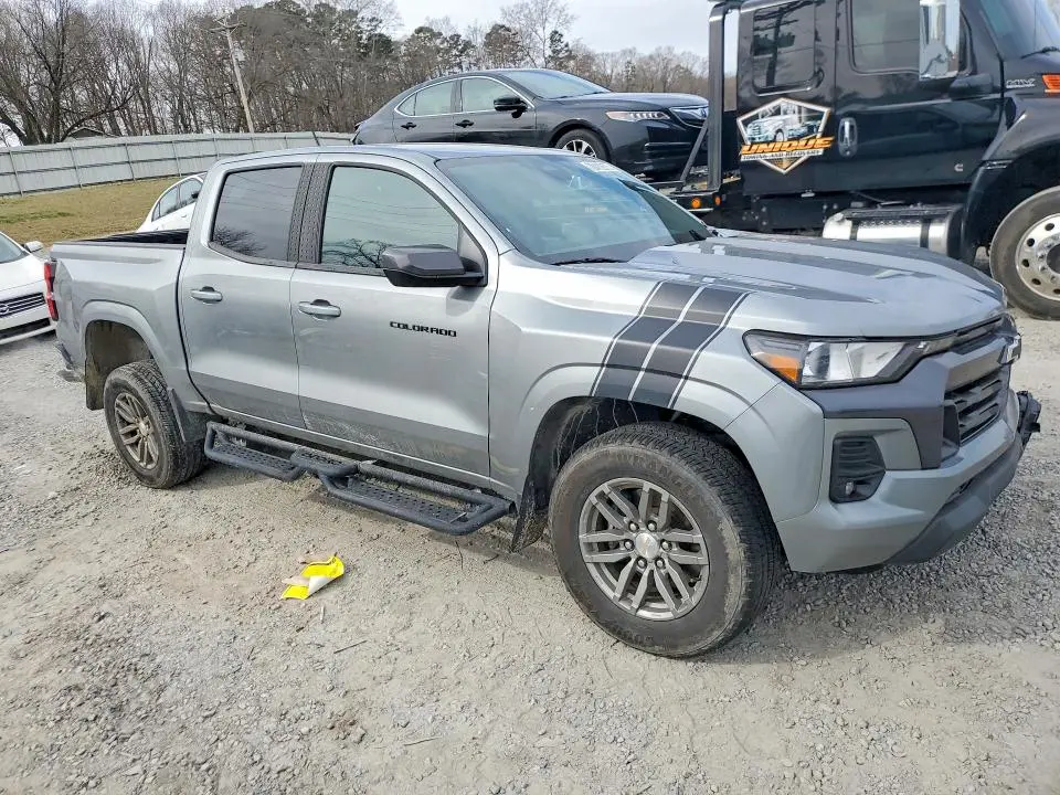 2024 CHEVROLET COLORADO LT  