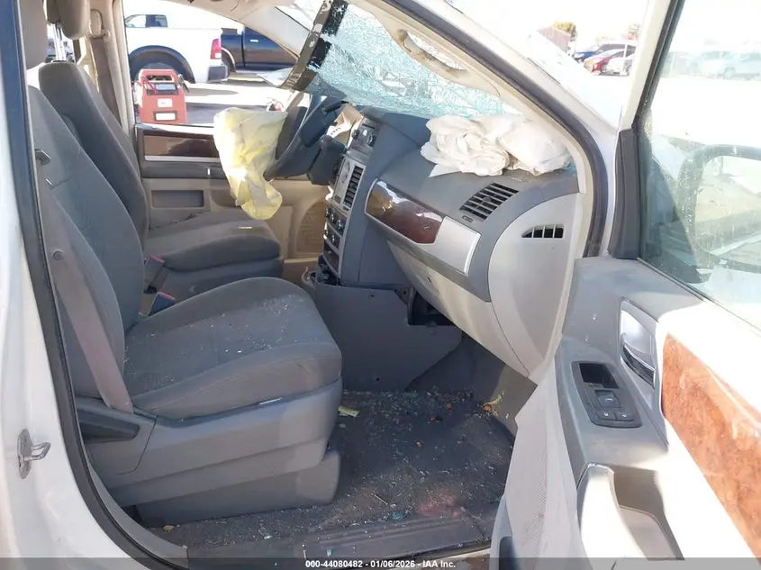 2010 CHRYSLER TOWN & COUNTRY TOURING