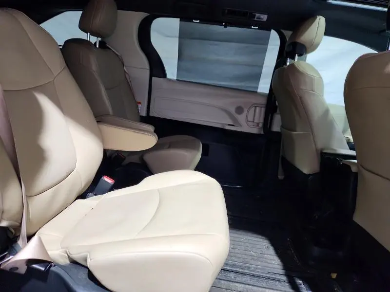 2021 TOYOTA SIENNA   
