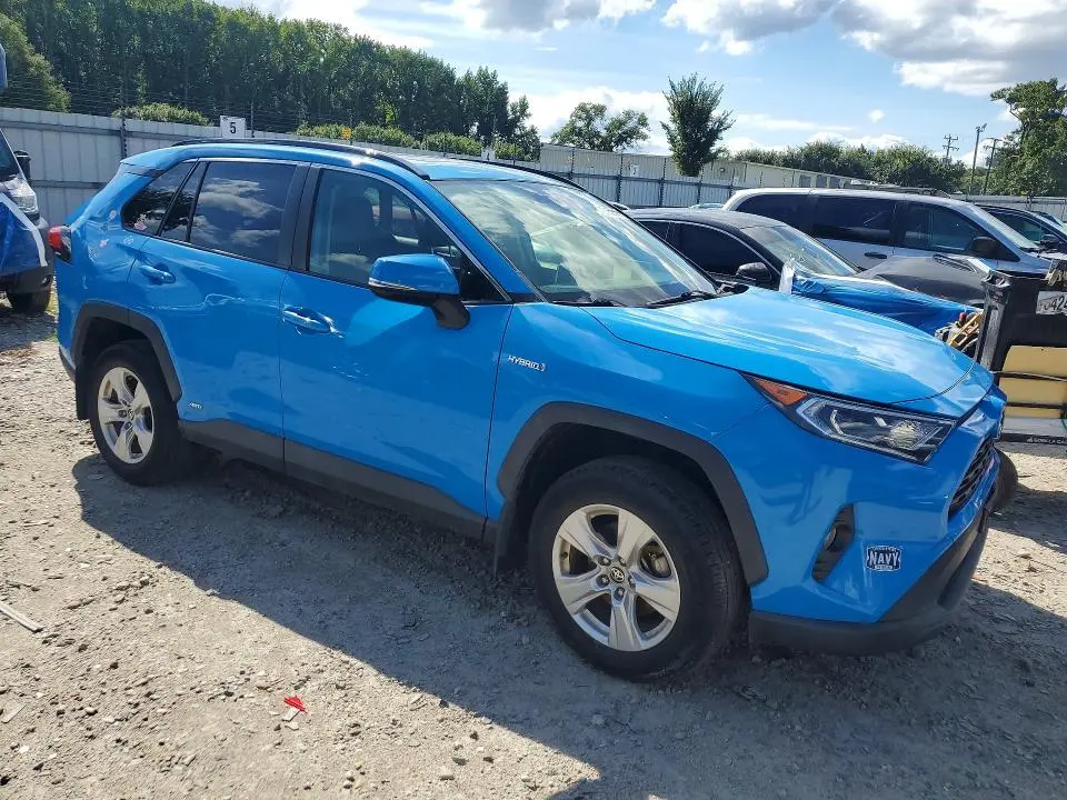 2021 TOYOTA RAV4 XLE  