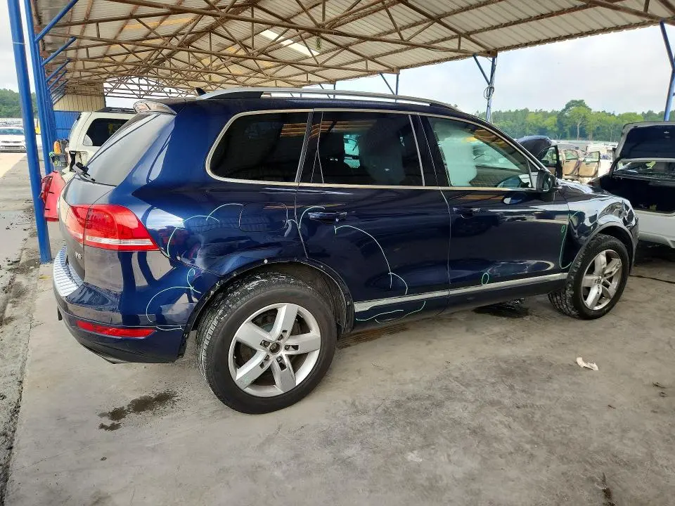 2011 VOLKSWAGEN TOUAREG V6  