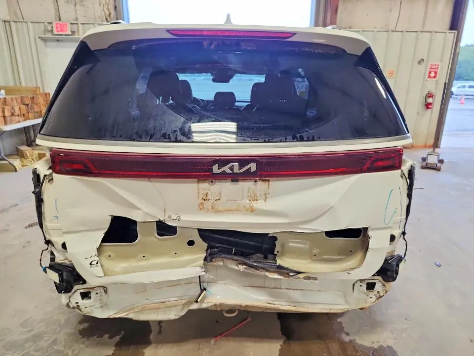 2023 KIA CARNIVAL SX  