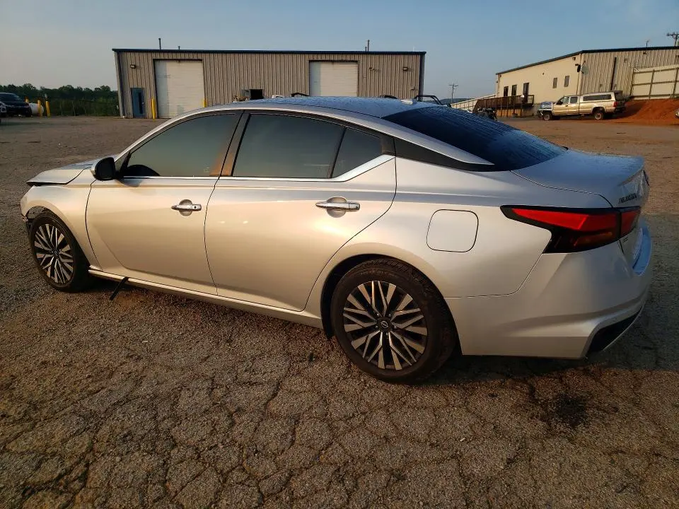 2023 NISSAN ALTIMA SV  