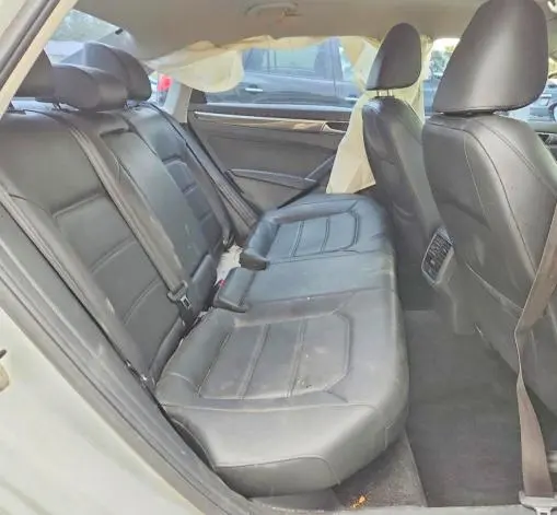 2016 VOLKSWAGEN PASSAT SE  
