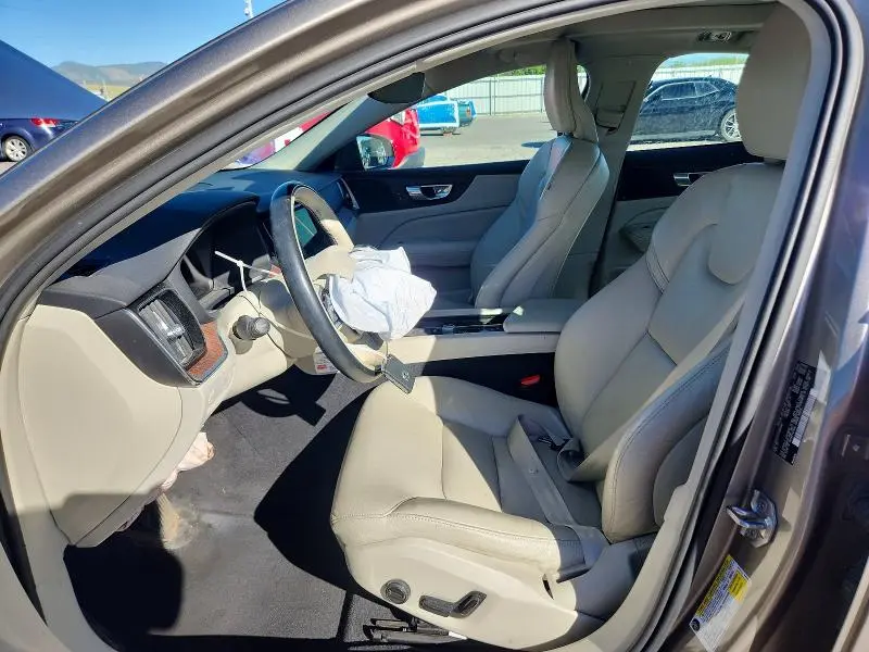 2021 VOLVO S60 T6 MOMENTUM  