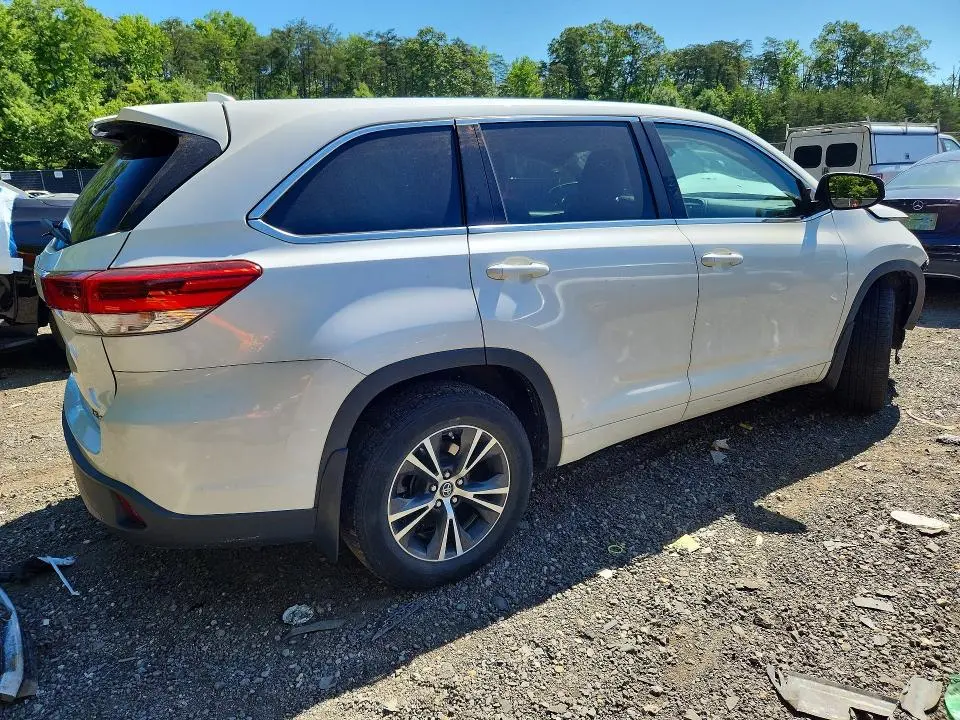 2017 TOYOTA HIGHLANDER LE PLUS  