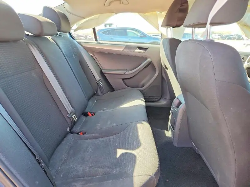 2016 VOLKSWAGEN JETTA SE  