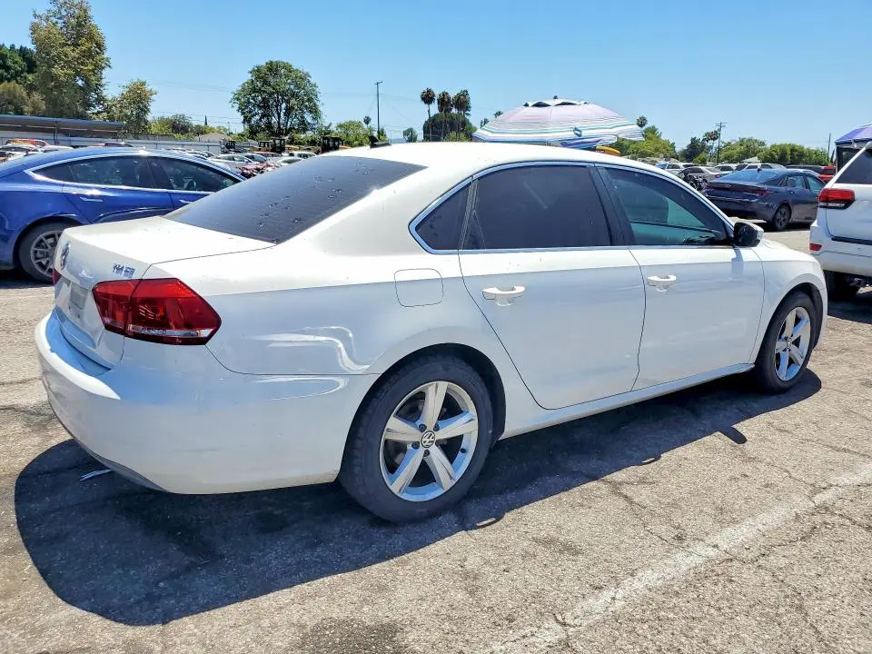 2015 VOLKSWAGEN PASSAT SE  
