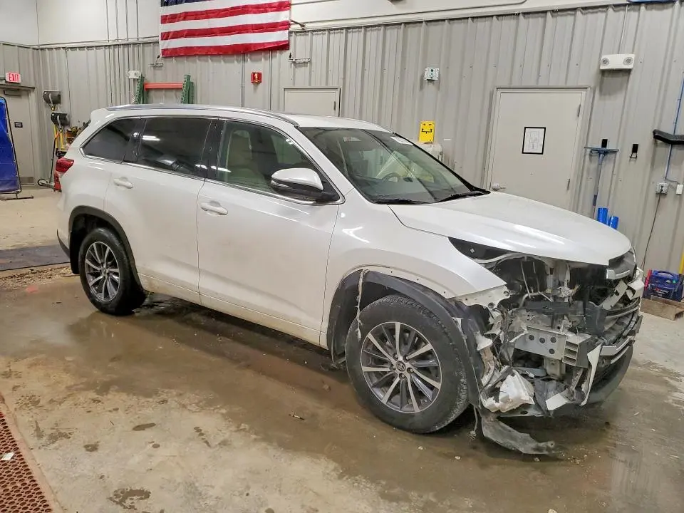 2017 TOYOTA HIGHLANDER XLE  