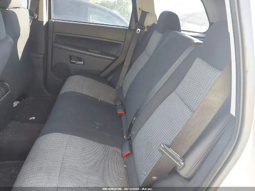 2010 JEEP GRAND CHEROKEE LAREDO