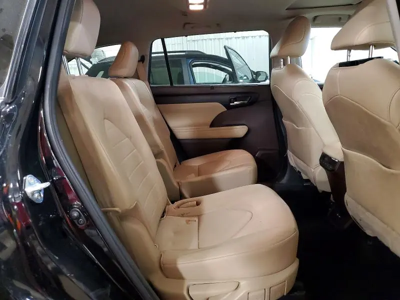 2021 TOYOTA HIGHLANDER XLE  