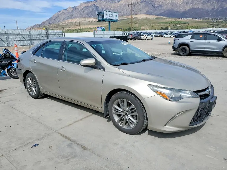 2015 TOYOTA CAMRY SE  