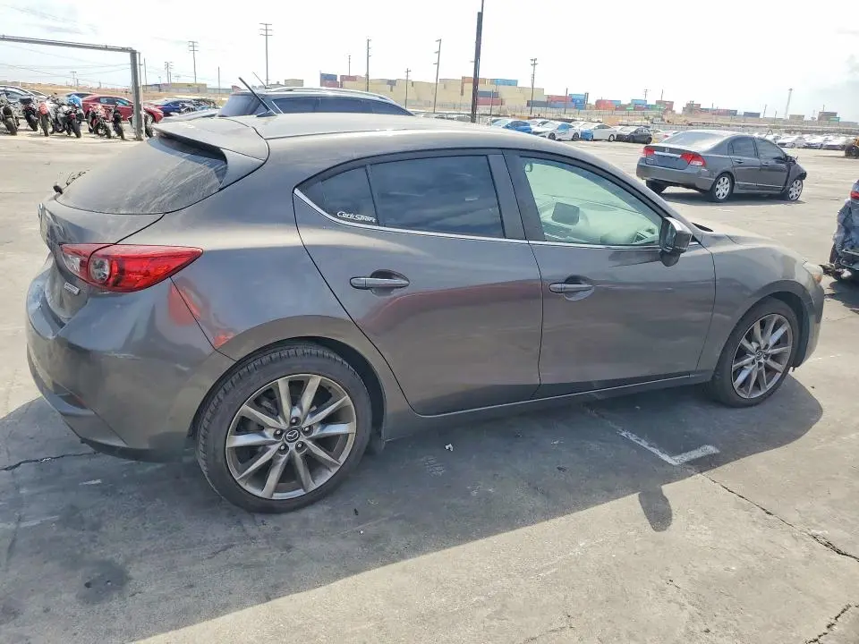 2018 MAZDA 3 TOURING  